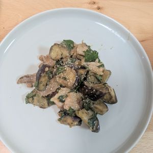 ゆいの作ってみた!投稿(【豚バラとなすの大葉味噌炒め】爽やか味噌だれ♡暑い日に！！)