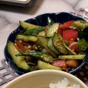 ぽぽの作ってみた!投稿(トマトときゅうりとオクラの塩昆布サラダ【#簡単#時短】)
