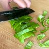 【ピーマンの塩昆布炒め】簡単すぎる!お弁当にもぴったり◎の工程1