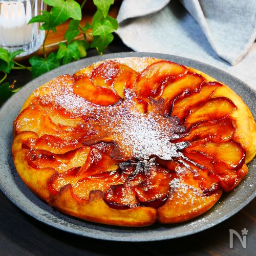 簡単おやつ♪タルトタタン風りんごの米粉パンケーキ🍎