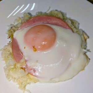 joe sanの作ってみた!投稿(ほんのひと手間!千切りキャベツのハムエッグ)