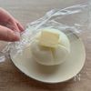 【新玉ねぎの丸ごとレンジ蒸し】白だしバターが美味！の工程2
