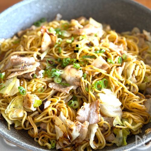 めちゃくちゃハマる塩焼きそばの作り方【ワンパン・10分】