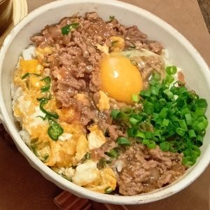 まもの作ってみた!投稿(ワンパン♪つゆだくしっとり【そぼろ豚丼】)