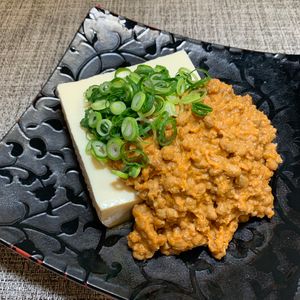 楽ラク手抜キッチン🐶🐾の作ってみた!投稿(［肉みそ納豆のせ冷奴］家族が爆食い！包丁不要！5分でできる)