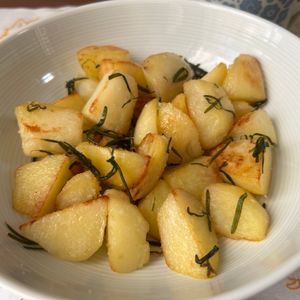ゆきのの作ってみた!投稿(激うま♡香りで食べるじゃが芋♡ローズマリーポテト♡)