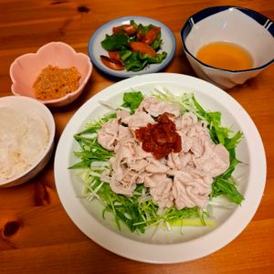 まろみの作ってみた!投稿(香味野菜を巻いて食べる柔らか豚しゃぶ)
