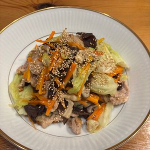 ちゃむちゃむの作ってみた!投稿(春のごちそう肉野菜炒め)