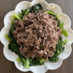 miuの作ってみた!投稿(【牛肉とキャベツの塩レモン炒め】
夏に嬉しいさっぱりおかず♪)
