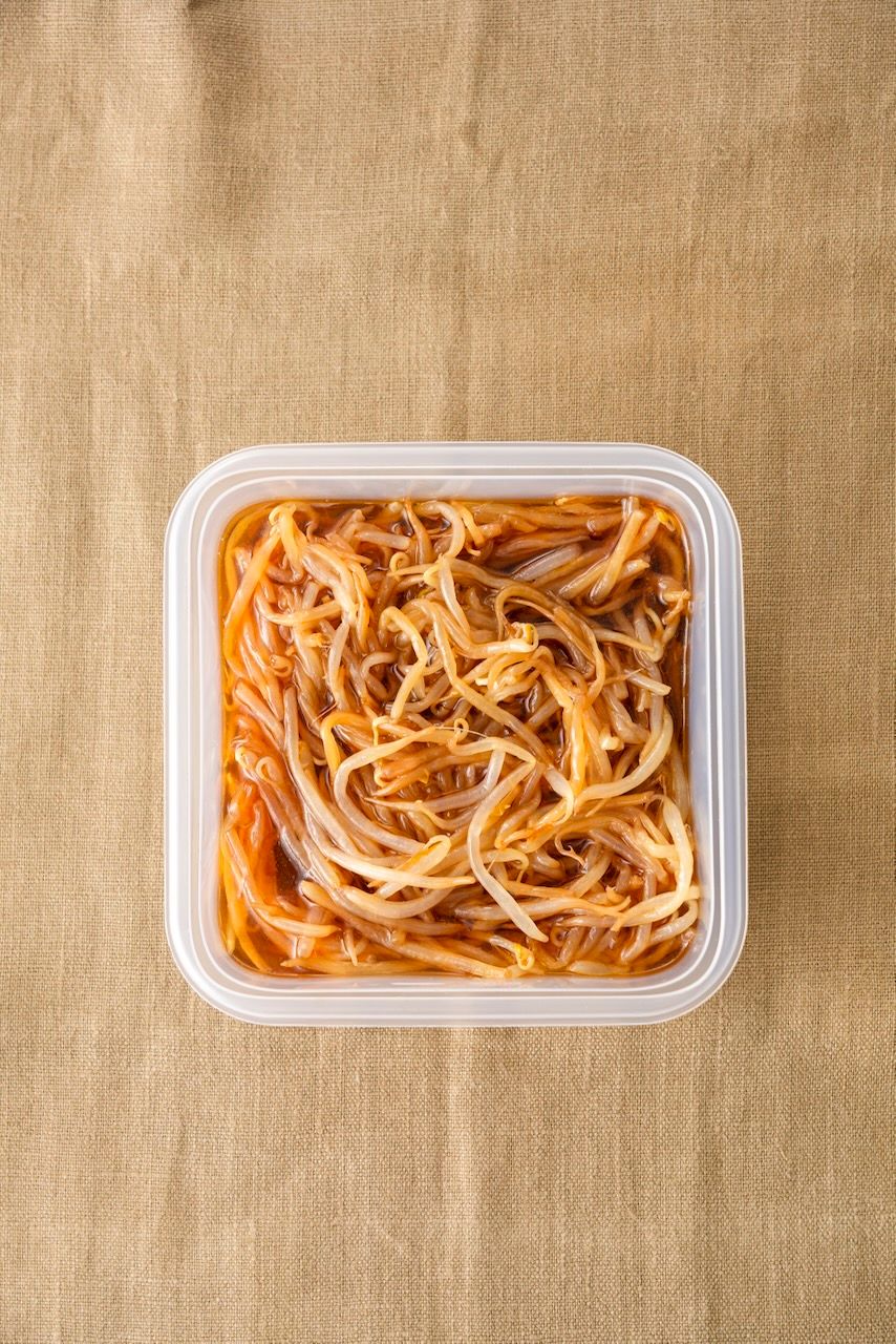 コンテナ冷凍】簡単ピリ辛もやし | レシピサイトNadia