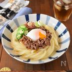 薬味たっぷり！冷やし牛玉うどん
