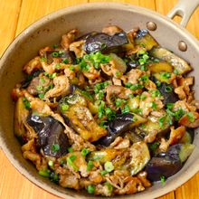 ワンパン10分！【豚こま肉となすの甘辛炒め】ご飯すすむ♩