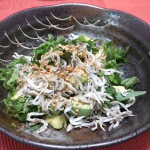 とーこ♪の作ってみた!投稿(やみつき！ごま油香る♡アボカドのしらすごま和え)