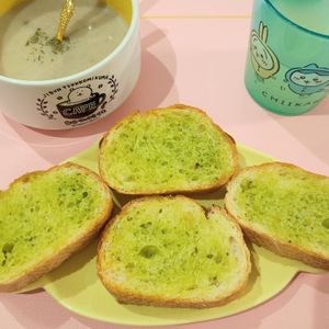 milkの作ってみた!投稿(簡単旨すぎ♡【バジルガーリックトースト】)