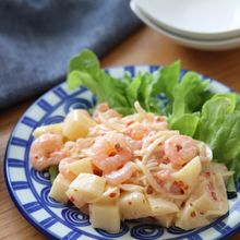 食感も楽しめる♡むき海老とコロコロポテトのスイチリマヨサラダ