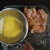 【鶏むね肉のピカタ】一手間で驚きの柔らかさ！の工程4