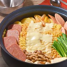 具だくさんで大満足！お家で簡単プデチゲ鍋