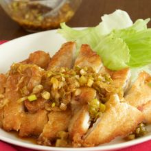 揚げ鶏むね肉のネギソースがけ