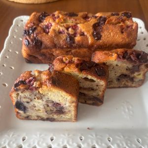 こむぎの作ってみた!投稿(焼くまで5分・簡単混ぜるだけ！チョコバナナといちごのケーキ)