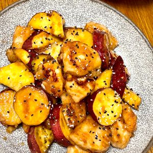 michuの作ってみた!投稿(【むね肉で節約・満足おかず】鶏肉とホクホクさつま芋の甘酢炒め)
