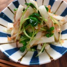 簡単ドレッシングで『大根とかいわれの和風おかかサラダ』