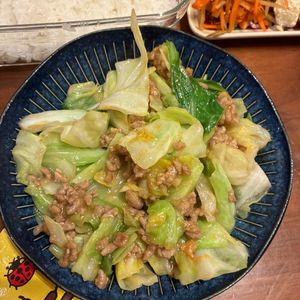1169387の作ってみた!投稿(【キャベツの肉味噌炒め】食材2つ♬︎ご飯が進むおかず♬︎)