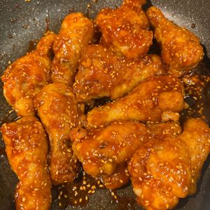 ぷりんの作ってみた!投稿(＼焼肉のタレで絶品／ワンパン10分【手羽元ヤンニョムチキン】)