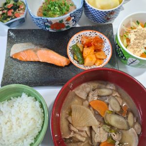 えびちゃんの作ってみた!投稿(あと1品に♪『かにかまときゅうりとわかめの胡麻ポン酢和え』)