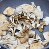 『鶏むね肉と舞茸のオイスターバター炒め』旨みたっぷり！の工程3
