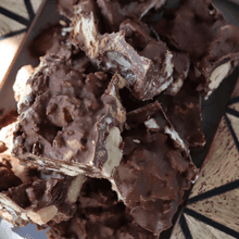 ザクザクラム香るチョコクランチ