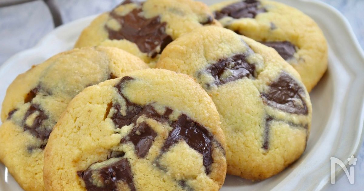 材料4つ！濃厚チョコチャンクッキー