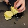ジャガイモだけで🥔✨とろけるカレーポテトグラタン🫕の工程1