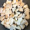 お箸が止まらん｢むね肉と長いものオイマヨ炒め｣の工程1