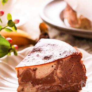 2つの味が一度に楽しめるっ♪チョコとバナナのマーブルバスチー