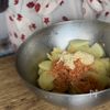 【材料2つ!火を使わない】じゃがいもと鮭フレークのマヨ焼きの工程2