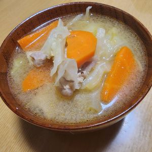 ナムディの作ってみた!投稿(＼豚汁ならぬ／キャベツの鶏汁)