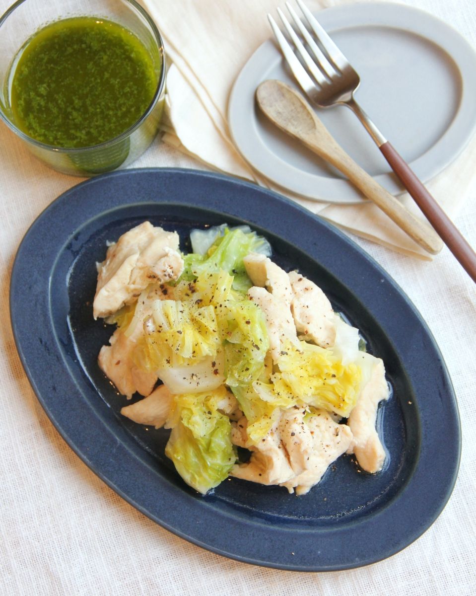 春キャベツと鶏むねのオイル蒸し
