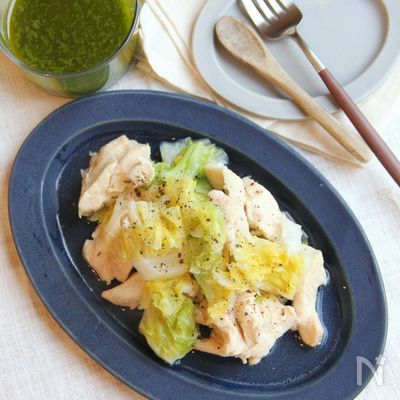 春キャベツと鶏むね肉の簡単オイル蒸し《低糖質！ダイエット飯》