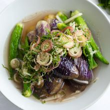 白だしとお酢でさっぱり◎なすとオクラの揚げ浸し