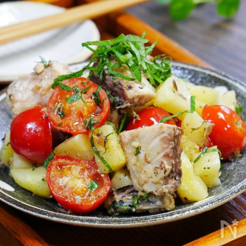 魚を手軽に♪さば水煮缶のじゃがトマ炒め 定番おかず確定!