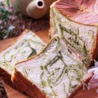 春色可愛い♡ミルク香るふんわり美味しい抹茶シートの生食パン