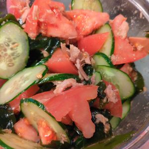 はちわれの作ってみた!投稿(トマトときゅうりとわかめの中華サラダ【#切って和えるだけ】)