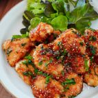 コク旨でごはんがすすむ♪鶏むね肉の甘辛ごまダレ和え