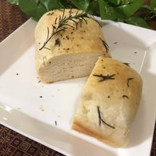 手ごねでハーブのフォカッチャ