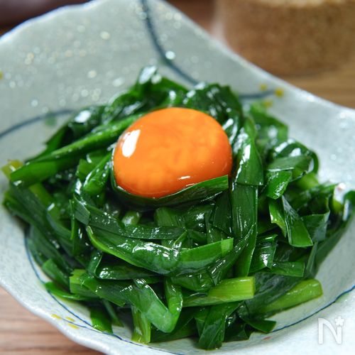 ニラと醤油漬け卵黄