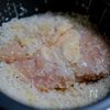 男子喜ぶ♪炊飯器で鶏むね肉ガーリックライスの工程2