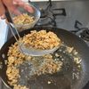 【だしパックの中身でつくる】絶品だし塩まぜそばの工程3