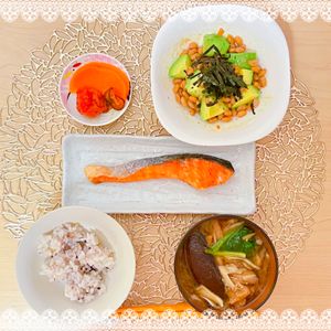にゃ〜むずの作ってみた!投稿(毎日食べたいほど美味しい♡アボカドと納豆の白だしわさび和え)