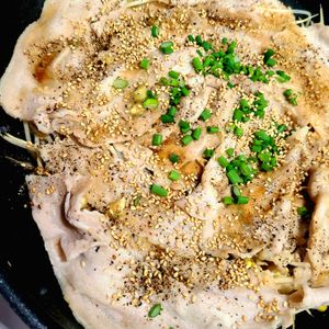みー助の作ってみた!投稿(フライパンで豆もやしと豚バラのオイぽん蒸し)