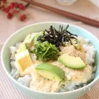 ごま香る　アボカドとろろ丼